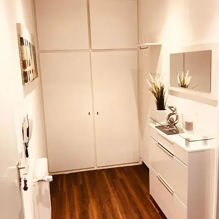Modernes Mit Balkon & Kostenlosem Parkplatz *