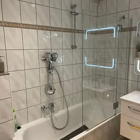 Modernes Mit Balkon & Kostenlosem Parkplatz Apartamento